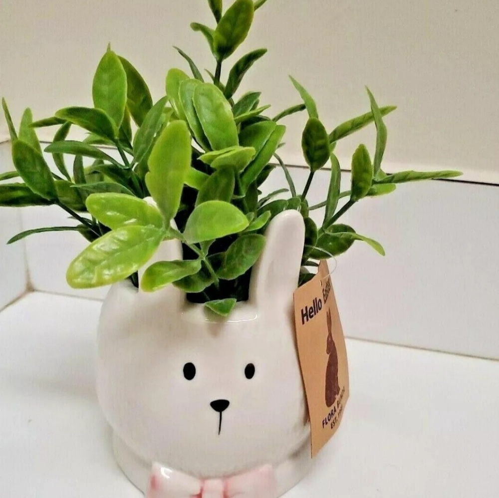 Charming Flora Bunda Faux Plant Bunny Planter